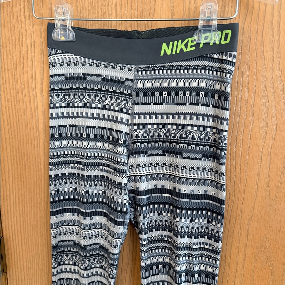 NIKE Pro Hyperwarm 8 Bit Dri-Fit Black Grey Green Full Length Leggings Size S - Picture 2 of 11